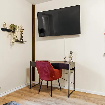 Апартаменты Stilvolles Wohlfuehl-apartment Mit Balkon *