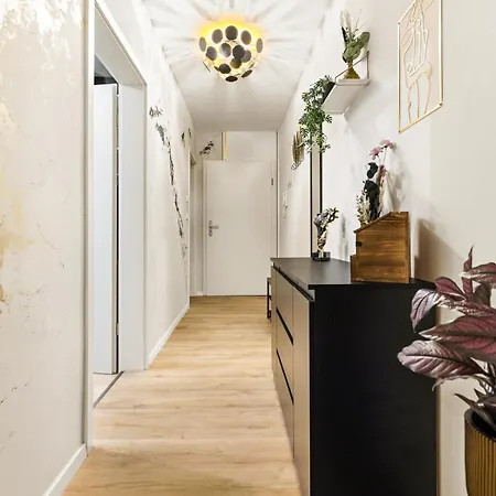 Stilvolles Wohlfuehl-apartment Mit Balkon