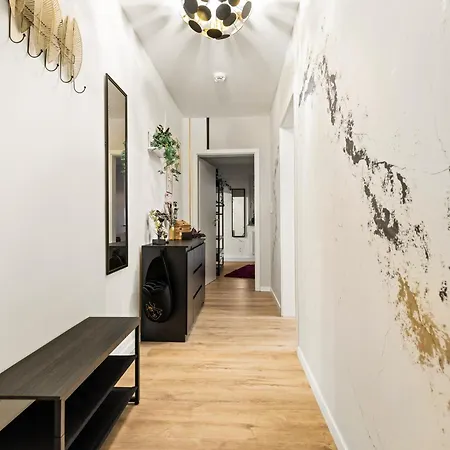 Daire Stilvolles Wohlfuehl-apartment Mit Balkon *