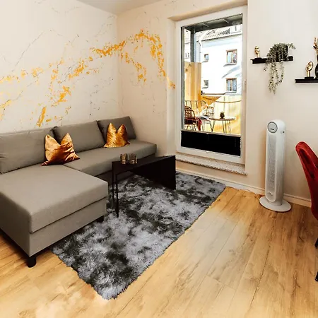 Daire Stilvolles Wohlfuehl-apartment Mit Balkon Augsburg